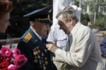 Владимир Карпов вручил новосибирскому фронтовику медалью Законодательного собрания Новосибирской области